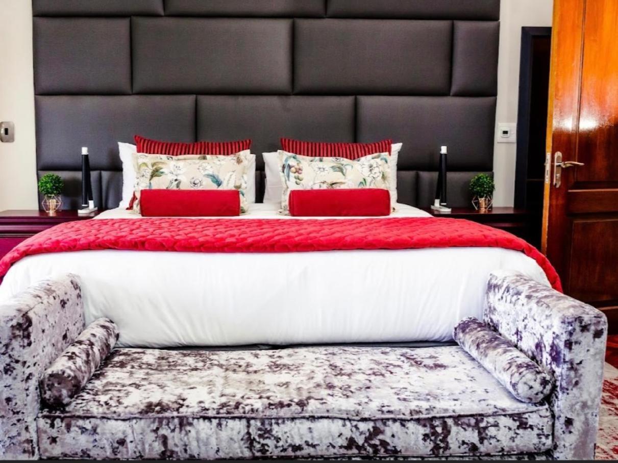 One O Eight Boutique Hotel Benoni Bagian luar foto